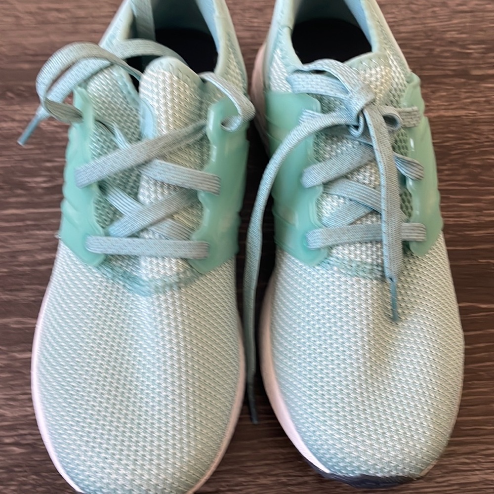 New Balance woman’s sneakers